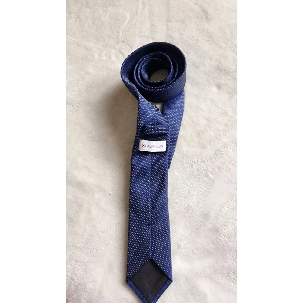 Calvin Klein Mens Navy Blue Micro Dot Geometric Formal Necktie‎ Tie